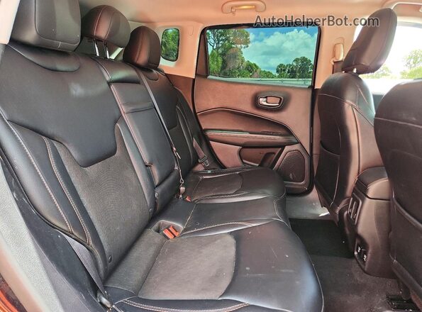 3C4NJDBB2HT640475 2017 JEEP COMPASS Черный Вид задней части салона