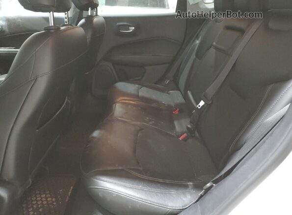 3C4NJDBB2JT284115 2018 JEEP COMPASS White Vista interior trasera