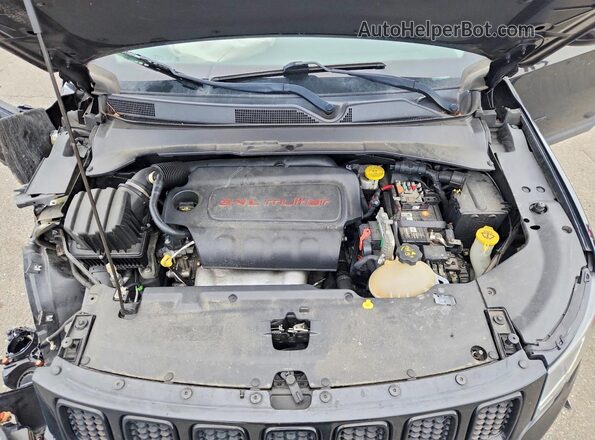 3C4NJDBB2JT325634 2018 JEEP COMPASS Black Vista del compartimento del motor