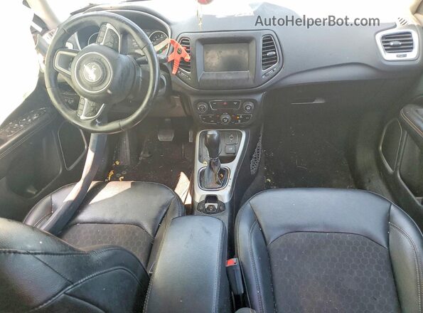 3C4NJDBB2JT433901 2018 JEEP COMPASS Blue Vista del salpicadero
