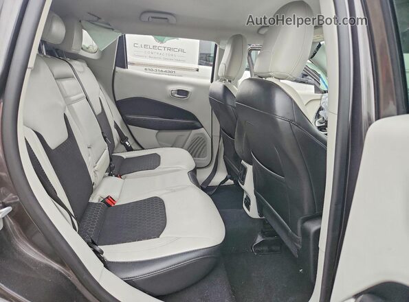 3C4NJDBB2JT480247 2018 JEEP COMPASS Gray Вид задніх сидінь
