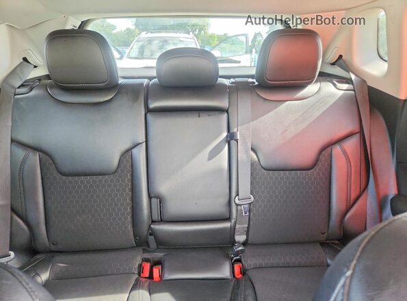 3C4NJDBB2LT240148 2020 JEEP COMPASS White Widok tylnych siedzeń