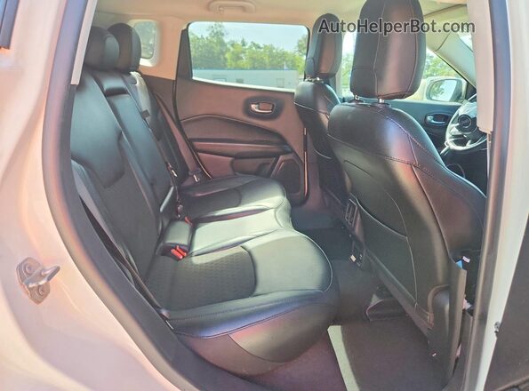 3C4NJDBB2LT240148 2020 JEEP COMPASS White Widok wnętrza z tyłu