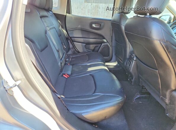 3C4NJDBB3HT655941 2017 JEEP COMPASS Silver Vista interior trasera