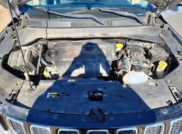 3C4NJDBB3HT655941 2017 JEEP COMPASS Silver Vista del compartimento del motor