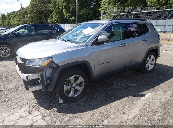 3C4NJDBB3JT314268 2018 JEEP COMPASS Silver Vista tres cuartos delantera izquierda