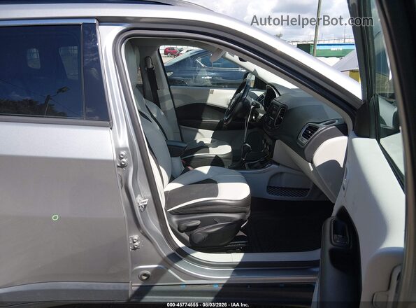 3C4NJDBB3JT314268 2018 JEEP COMPASS Silver Vista interior delantera