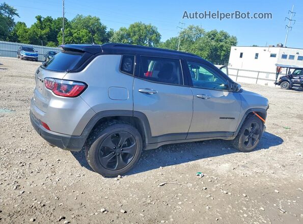 3C4NJDBB3JT395059 2018 JEEP COMPASS Gray Trasero derecho