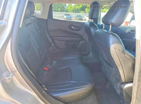 3C4NJDBB3JT395059 2018 JEEP COMPASS Gray Vista interior trasera