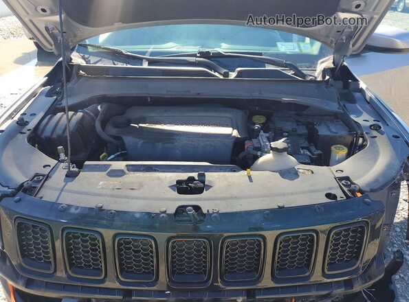 3C4NJDBB3JT395059 2018 JEEP COMPASS Gray Vista del compartimento del motor