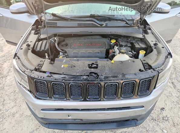 3C4NJDBB3JT479009 2018 JEEP COMPASS Gray Vista del compartimento del motor