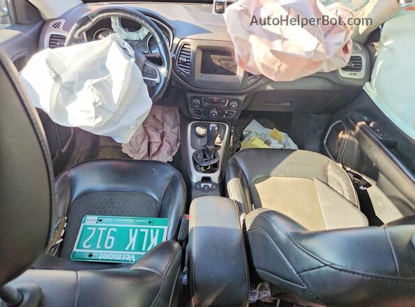 3C4NJDBB3JT485246 2018 JEEP COMPASS Silver Вид панелі приладів