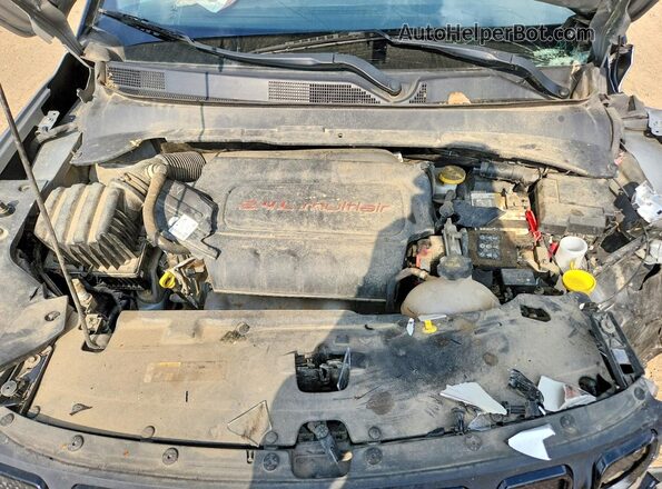 3C4NJDBB3NT186412 2022 JEEP COMPASS Silver Vista del compartimento del motor