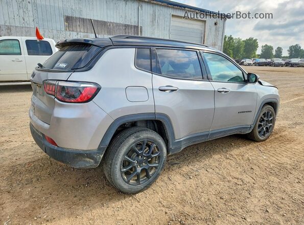 3C4NJDBB3NT186412 2022 JEEP COMPASS Silver Trasero derecho