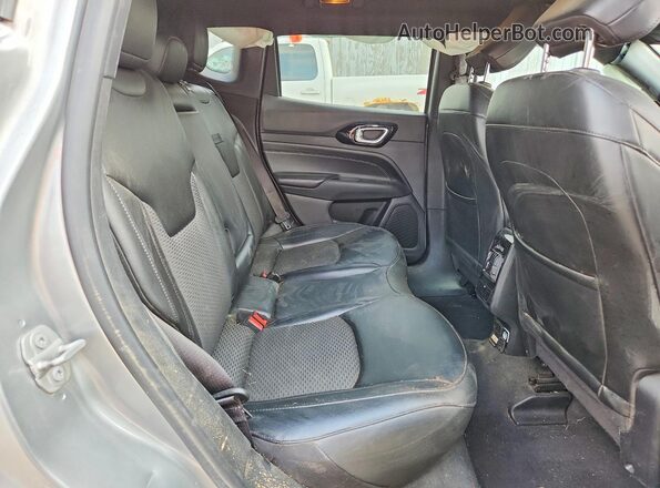 3C4NJDBB3NT186412 2022 JEEP COMPASS Silver Vista interior trasera