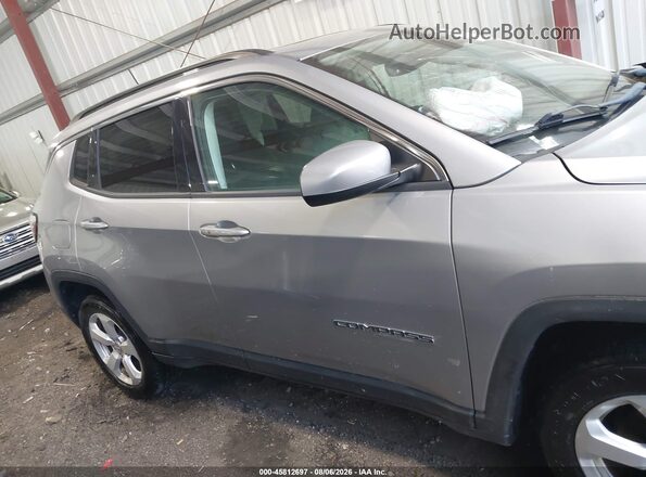 3C4NJDBB4JT161688 2018 JEEP COMPASS Серебряный Вид щитка приборов