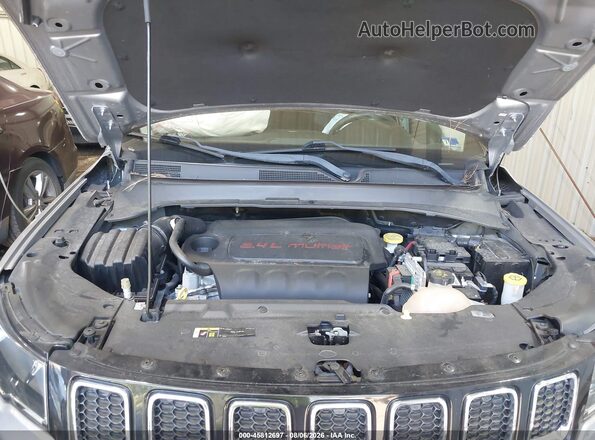 3C4NJDBB4JT161688 2018 JEEP COMPASS Серебряный Вид сзади