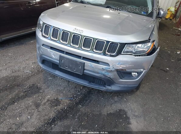 3C4NJDBB4JT161688 2018 JEEP COMPASS Серебряный Вид спереди