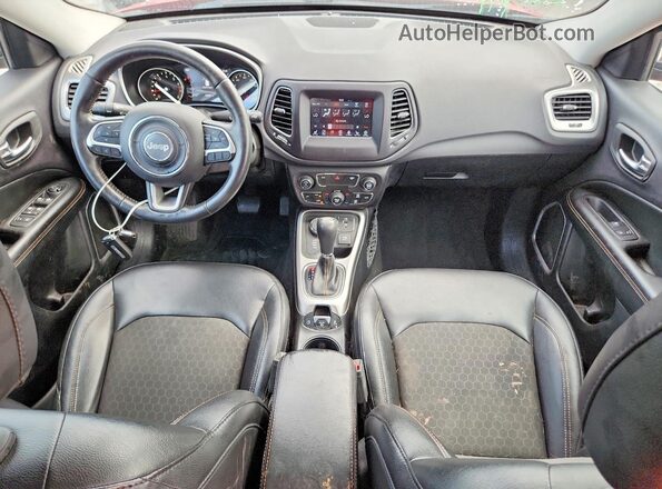 3C4NJDBB4JT223557 2018 JEEP COMPASS Red Вид панелі приладів