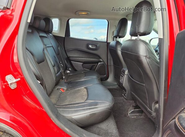 3C4NJDBB4JT223557 2018 JEEP COMPASS Red Вид задньої частини салону