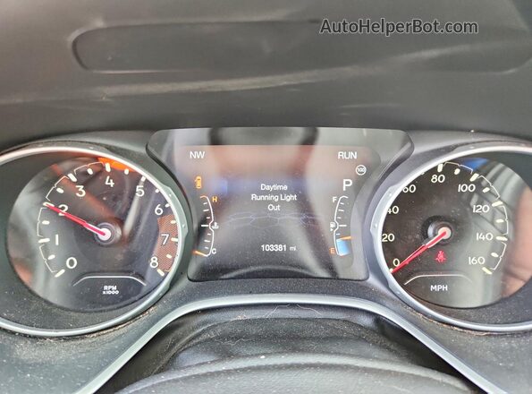 3C4NJDBB4JT223557 2018 JEEP COMPASS Red Вид щитка приладів