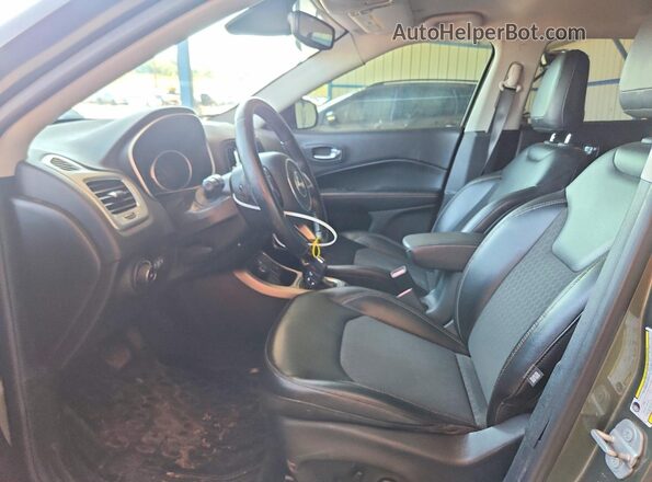 3C4NJDBB4JT231366 2018 JEEP COMPASS Green Widok wnętrza z przodu