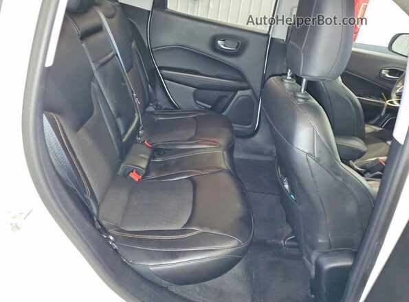 3C4NJDBB4JT241153 2018 JEEP COMPASS White Vista interior trasera