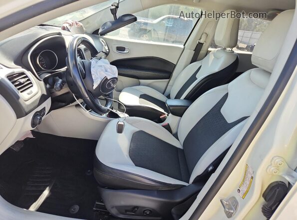 3C4NJDBB4JT245820 2018 JEEP COMPASS White Vista interior delantera