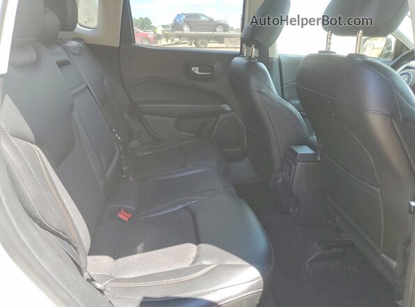 3C4NJDBB4JT261483 2018 JEEP COMPASS White Widok wnętrza z tyłu