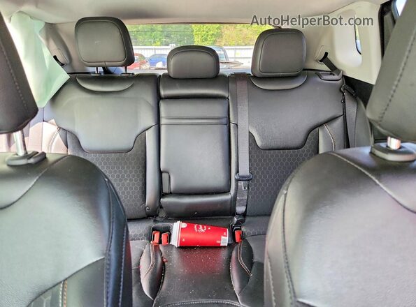 3C4NJDBB4LT153867 2020 JEEP COMPASS Black Widok tylnych siedzeń