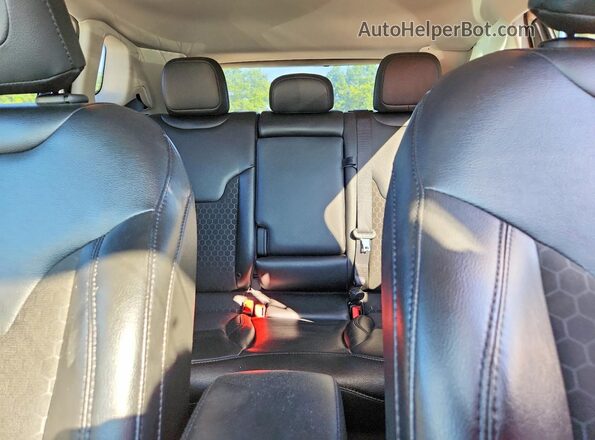 3C4NJDBB4LT173360 2020 JEEP COMPASS White Widok tylnych siedzeń