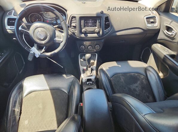 3C4NJDBB5HT616848 2017 JEEP COMPASS Серебряный Вид панели приборов