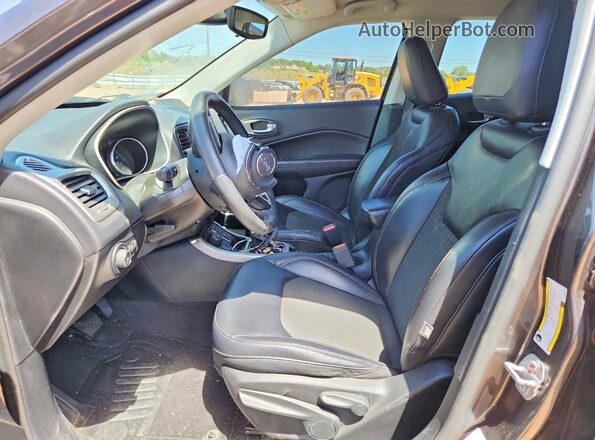 3C4NJDBB5JT114735 2018 JEEP COMPASS Gray Вид салону спереду
