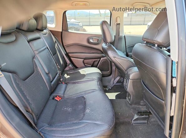 3C4NJDBB5JT114735 2018 JEEP COMPASS Gray Вид задніх сидінь