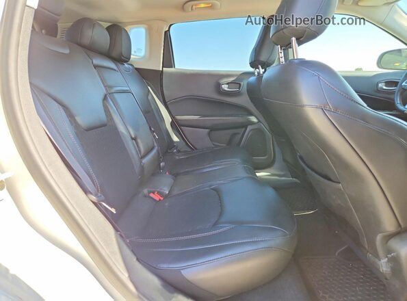 3C4NJDBB5JT178421 2018 JEEP COMPASS White Սալոնի հետևի տեսք