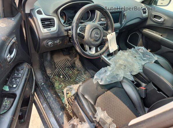 3C4NJDBB5JT179228 2018 JEEP COMPASS Gray წინა პანელის ხედი