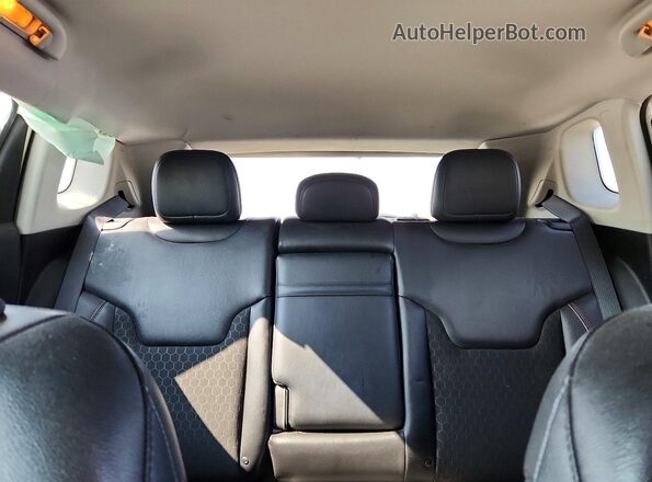 3C4NJDBB5JT333100 2018 JEEP COMPASS Белый Вид задних сидений