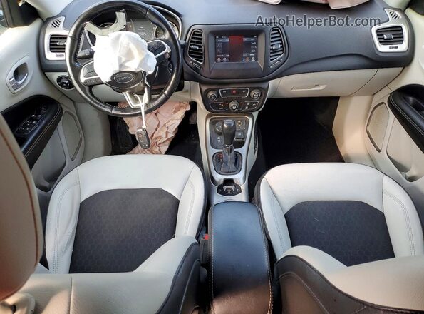 3C4NJDBB5KT835901 2019 JEEP COMPASS Blue Вид панелі приладів