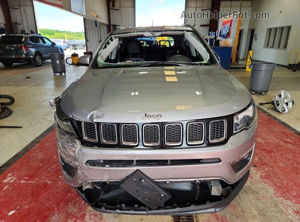 3C4NJDBB5MT557178 2021 JEEP COMPASS Серебряный Вид спереди