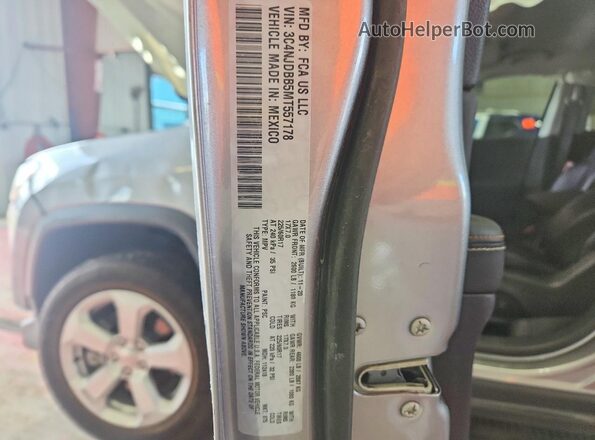3C4NJDBB5MT557178 2021 JEEP COMPASS Серебряный Панорамный вид салона 360°
