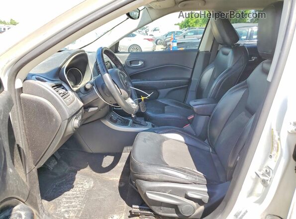 3C4NJDBB6JT139434 2018 JEEP COMPASS Белый Вид салона спереди