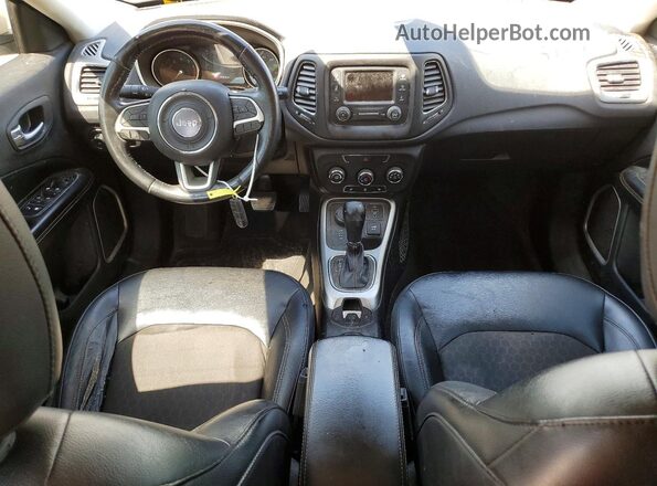 3C4NJDBB6JT139434 2018 JEEP COMPASS Белый Вид панели приборов
