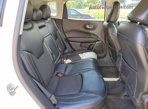 3C4NJDBB6JT139434 2018 JEEP COMPASS Белый Вид задней части салона