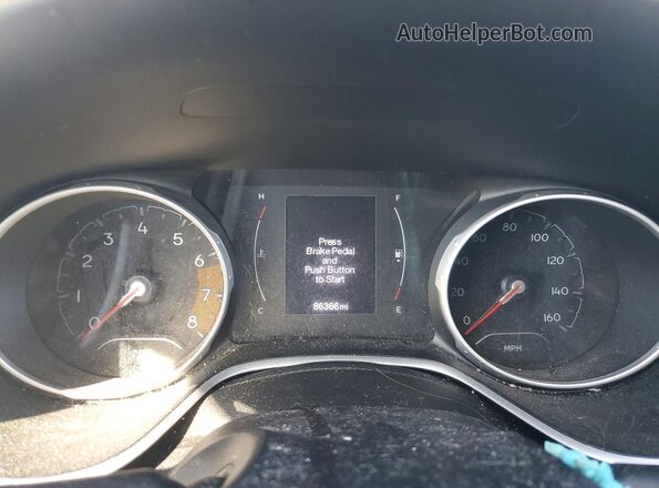 3C4NJDBB6JT155097 2018 JEEP COMPASS Черный Вид щитка приборов