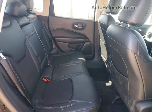 3C4NJDBB6JT155097 2018 JEEP COMPASS Черный Вид задней части салона