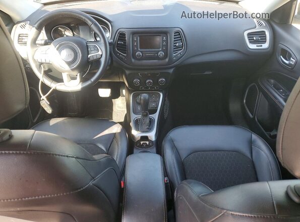 3C4NJDBB6JT155097 2018 JEEP COMPASS Черный Вид панели приборов