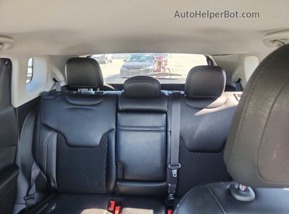 3C4NJDBB6JT168030 2018 JEEP COMPASS Blue Vista de los asientos traseros