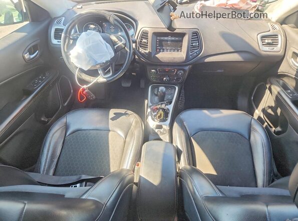 3C4NJDBB6JT168030 2018 JEEP COMPASS Blue Vista del salpicadero