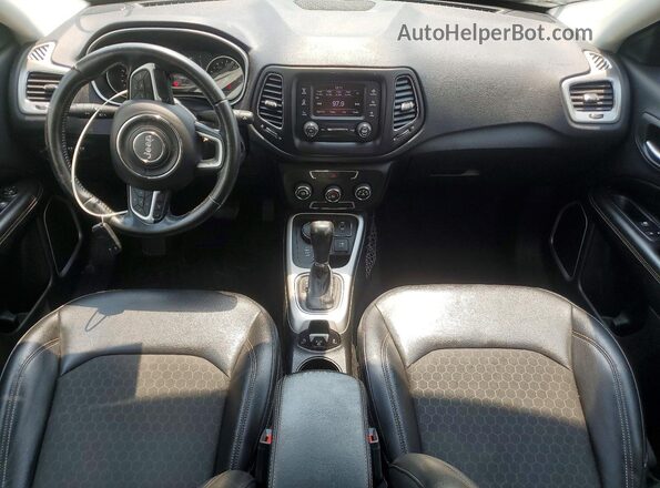 3C4NJDBB6JT176225 2018 JEEP COMPASS Черный Вид панели приборов