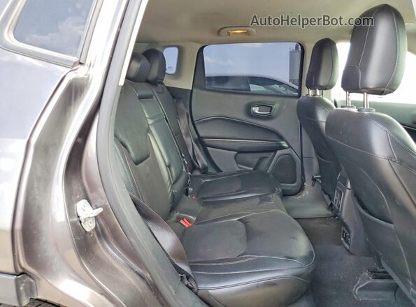 3C4NJDBB6JT176841 2018 JEEP COMPASS Gray Вид задньої частини салону